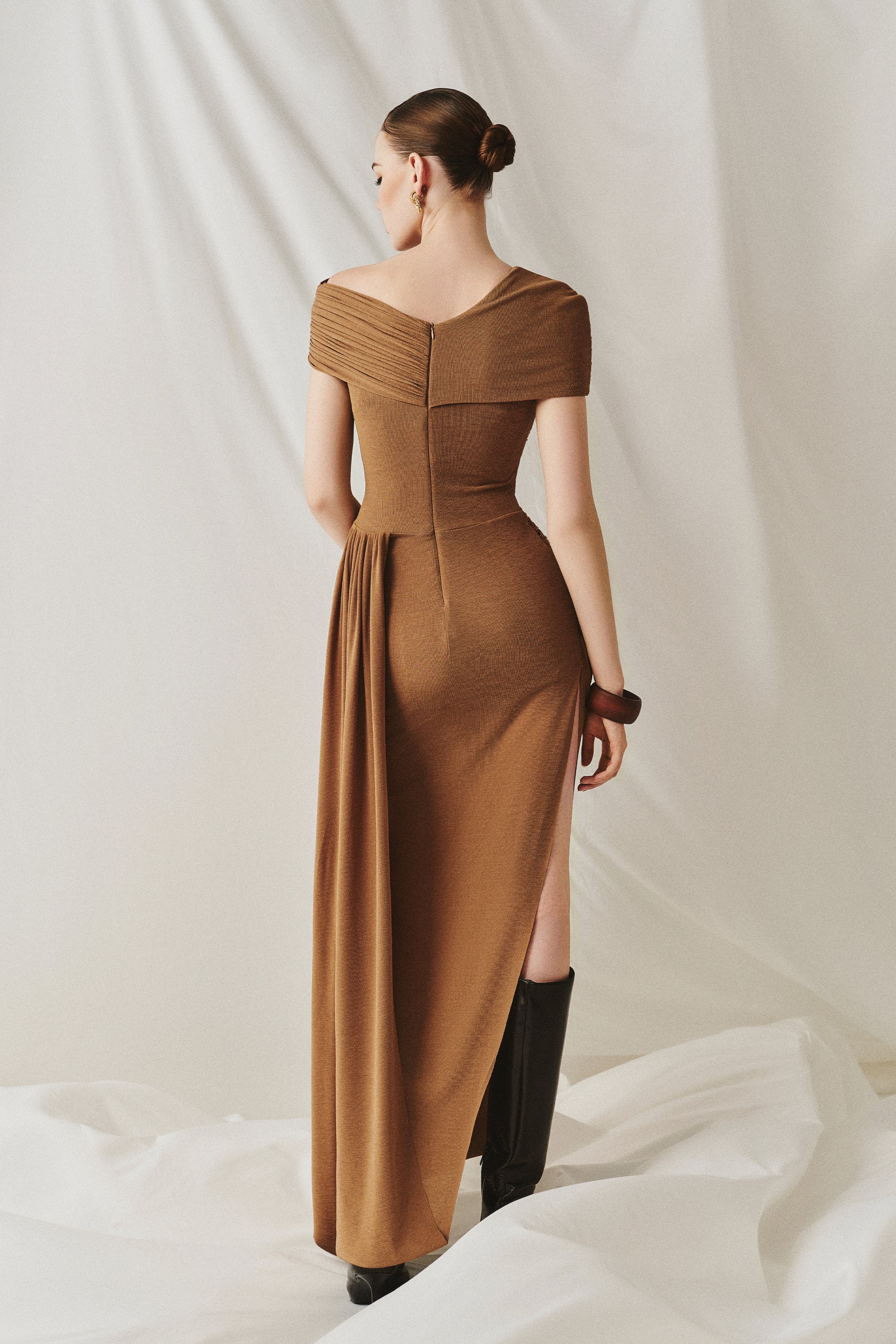 CARMIA Off-Shoulder Dress - Image 4