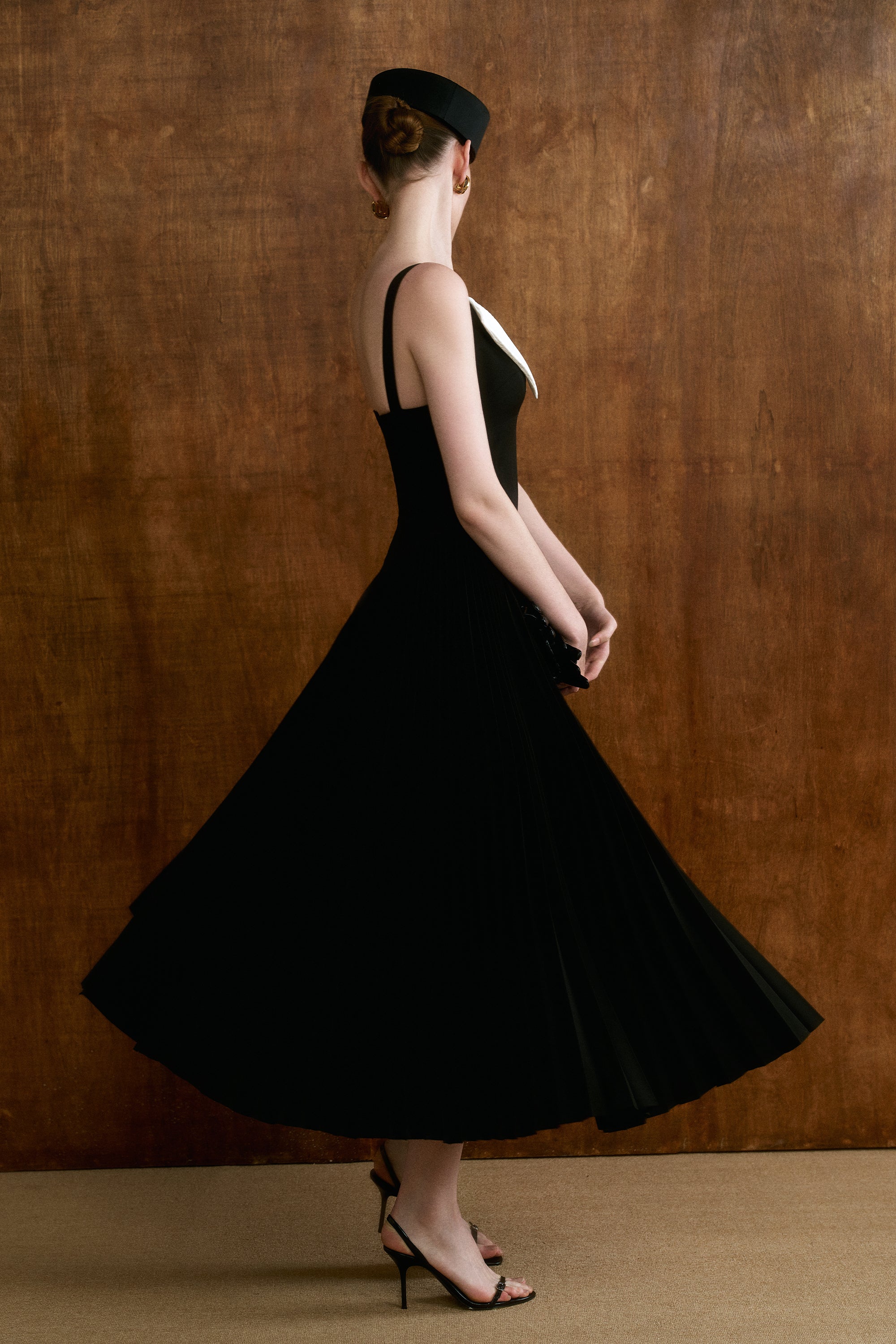 ISABEAU Heartneck Midi Dress - Image 4